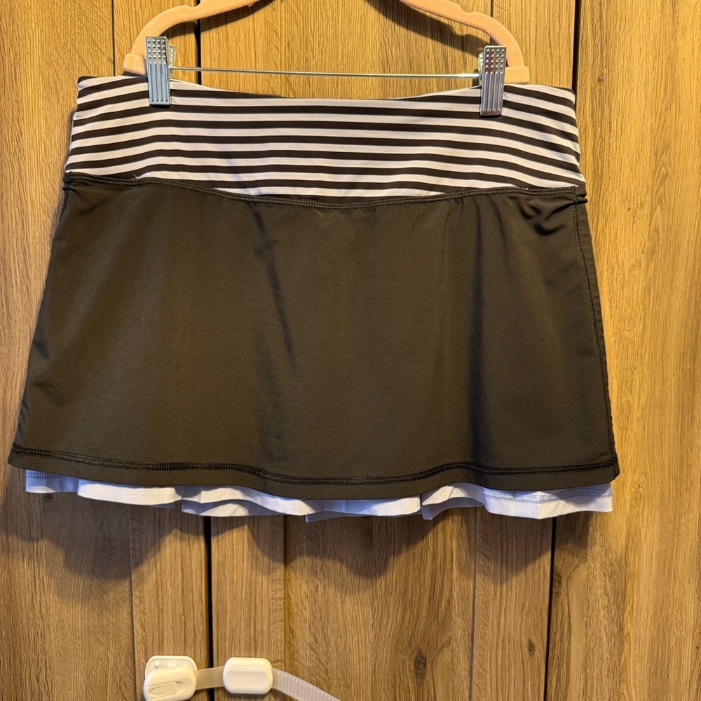 Lululemon Chase Me Skirt Size 6 Black/Polar Haze